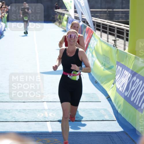 10.08.2025 - GEWOBA Citytriathlon Bremen H.Heesch http://msf.ph/oto/8556724 10.08.2025 15:30:56 Ziel 35, 110, 351, 365, 483 meine-sportfotos.de
