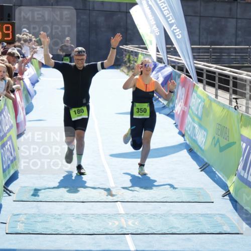10.08.2025 - GEWOBA Citytriathlon Bremen H.Heesch http://msf.ph/oto/8556732 10.08.2025 15:31:03 Ziel 180, 350, 351, 483 meine-sportfotos.de