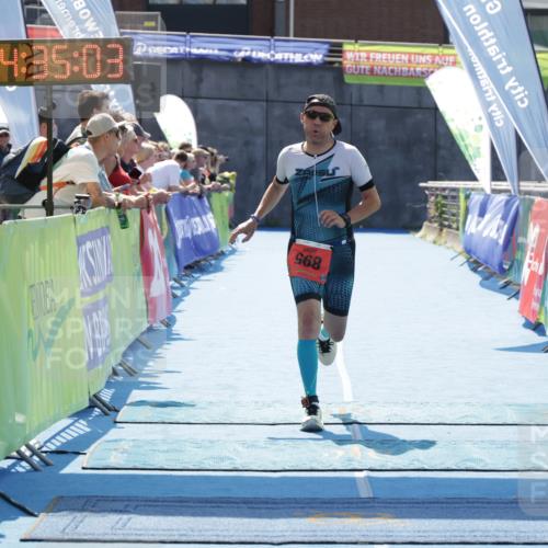 10.08.2025 - GEWOBA Citytriathlon Bremen H.Heesch http://msf.ph/oto/8556737 10.08.2025 14:35:06 Ziel 895 meine-sportfotos.de