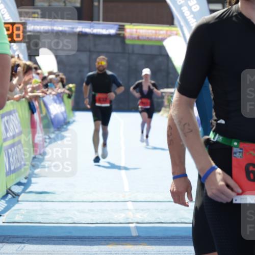 10.08.2025 - GEWOBA Citytriathlon Bremen H.Heesch http://msf.ph/oto/8556762 10.08.2025 14:35:31 Ziel 596, 632, 652, 941 meine-sportfotos.de