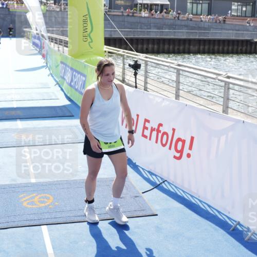 10.08.2025 - GEWOBA Citytriathlon Bremen H.Heesch http://msf.ph/oto/8556779 10.08.2025 15:31:27 Ziel 73, 376 meine-sportfotos.de