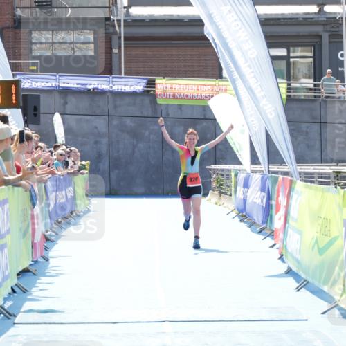 10.08.2025 - GEWOBA Citytriathlon Bremen H.Heesch http://msf.ph/oto/8556790 10.08.2025 14:36:15 Ziel 929 meine-sportfotos.de