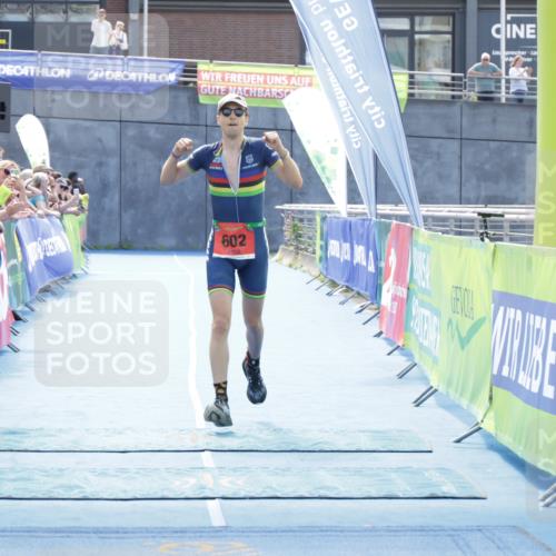 10.08.2025 - GEWOBA Citytriathlon Bremen H.Heesch http://msf.ph/oto/8556810 10.08.2025 14:37:18 Ziel 602 meine-sportfotos.de