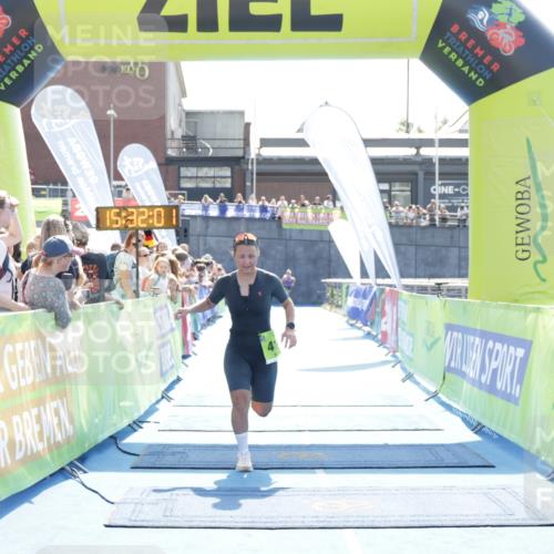 10.08.2025 - GEWOBA Citytriathlon Bremen H.Heesch http://msf.ph/oto/8556819 10.08.2025 15:32:05 Ziel 411, 461 meine-sportfotos.de