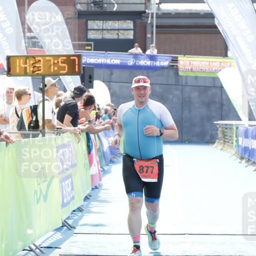 10.08.2025 - GEWOBA Citytriathlon Bremen H.Heesch http://msf.ph/oto/8556835 10.08.2025 14:38:01 Ziel 877 meine-sportfotos.de