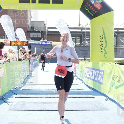 10.08.2025 - GEWOBA Citytriathlon Bremen H.Heesch http://msf.ph/oto/8556883 10.08.2025 14:38:19 Ziel 803, 928 meine-sportfotos.de