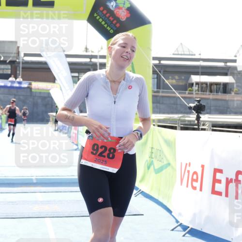 10.08.2025 - GEWOBA Citytriathlon Bremen H.Heesch http://msf.ph/oto/8556887 10.08.2025 14:38:19 Ziel 803, 928 meine-sportfotos.de