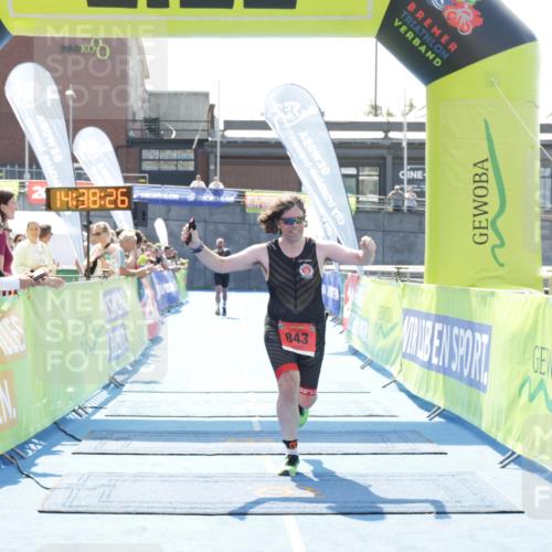 10.08.2025 - GEWOBA Citytriathlon Bremen H.Heesch http://msf.ph/oto/8556908 10.08.2025 14:38:30 Ziel 803, 843 meine-sportfotos.de