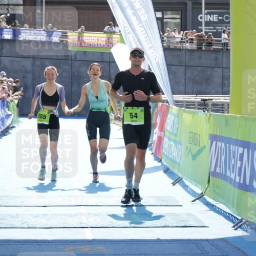 10.08.2025 - GEWOBA Citytriathlon Bremen H.Heesch http://msf.ph/oto/8556967 10.08.2025 15:33:02 Ziel 16, 54, 368, 385 meine-sportfotos.de