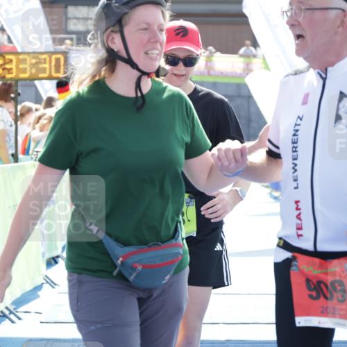 10.08.2025 - GEWOBA Citytriathlon Bremen H.Heesch http://msf.ph/oto/8557018 10.08.2025 15:33:34 Ziel 358, 909 meine-sportfotos.de