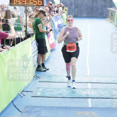 10.08.2025 - GEWOBA Citytriathlon Bremen H.Heesch http://msf.ph/oto/8557046 10.08.2025 14:41:59 Ziel 945 meine-sportfotos.de