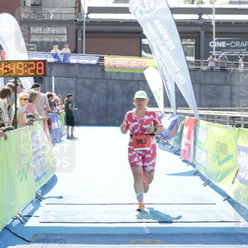 10.08.2025 - GEWOBA Citytriathlon Bremen H.Heesch http://msf.ph/oto/8557094 10.08.2025 14:49:31 Ziel 962 meine-sportfotos.de