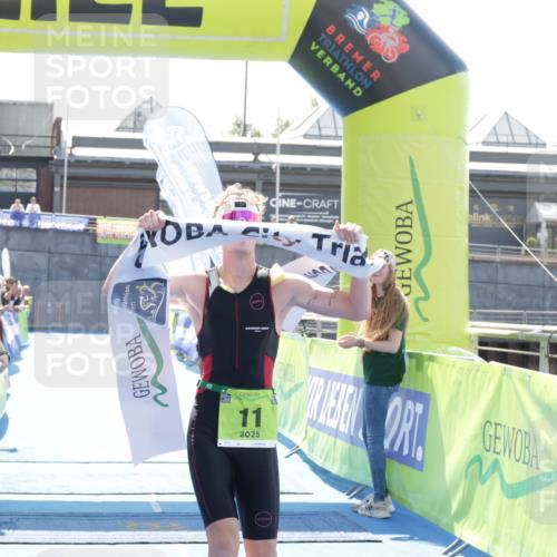 10.08.2025 - GEWOBA Citytriathlon Bremen H.Heesch http://msf.ph/oto/8557140 10.08.2025 14:50:13 Ziel 11 meine-sportfotos.de
