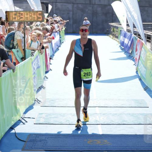 10.08.2025 - GEWOBA Citytriathlon Bremen H.Heesch http://msf.ph/oto/8557141 10.08.2025 15:34:49 Ziel 293 meine-sportfotos.de