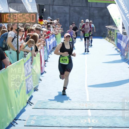 10.08.2025 - GEWOBA Citytriathlon Bremen H.Heesch http://msf.ph/oto/8557336 10.08.2025 15:35:54 Ziel 399, 429, 492 meine-sportfotos.de
