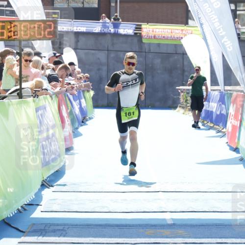 10.08.2025 - GEWOBA Citytriathlon Bremen H.Heesch http://msf.ph/oto/8557350 10.08.2025 15:00:06 Ziel 161 meine-sportfotos.de