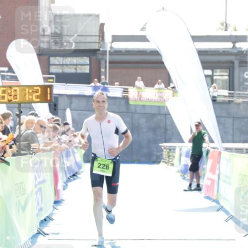 10.08.2025 - GEWOBA Citytriathlon Bremen H.Heesch http://msf.ph/oto/8557384 10.08.2025 15:01:24 Ziel 226 meine-sportfotos.de