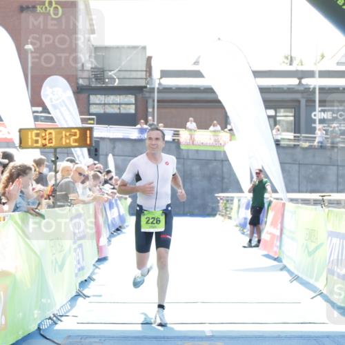 10.08.2025 - GEWOBA Citytriathlon Bremen H.Heesch http://msf.ph/oto/8557386 10.08.2025 15:01:25 Ziel 226 meine-sportfotos.de
