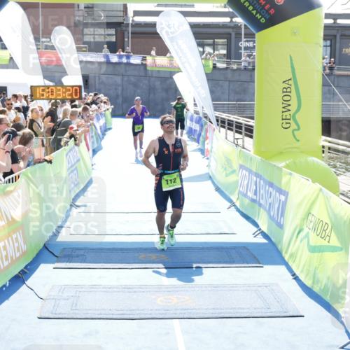 10.08.2025 - GEWOBA Citytriathlon Bremen H.Heesch http://msf.ph/oto/8557423 10.08.2025 15:03:24 Ziel 70, 112 meine-sportfotos.de