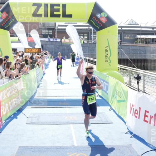 10.08.2025 - GEWOBA Citytriathlon Bremen H.Heesch http://msf.ph/oto/8557431 10.08.2025 15:03:25 Ziel 70, 112 meine-sportfotos.de