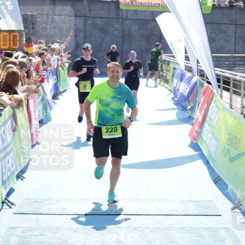 10.08.2025 - GEWOBA Citytriathlon Bremen H.Heesch http://msf.ph/oto/8557502 10.08.2025 15:37:04 Ziel 9, 212, 220, 359 meine-sportfotos.de