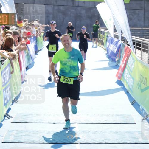 10.08.2025 - GEWOBA Citytriathlon Bremen H.Heesch http://msf.ph/oto/8557504 10.08.2025 15:37:05 Ziel 9, 220, 359 meine-sportfotos.de