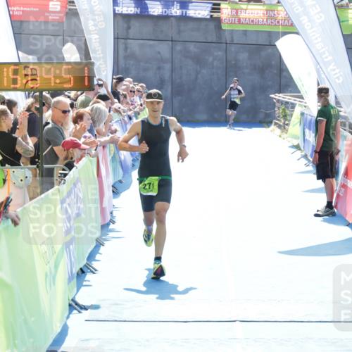 10.08.2025 - GEWOBA Citytriathlon Bremen H.Heesch http://msf.ph/oto/8557505 10.08.2025 15:04:55 Ziel 271 meine-sportfotos.de