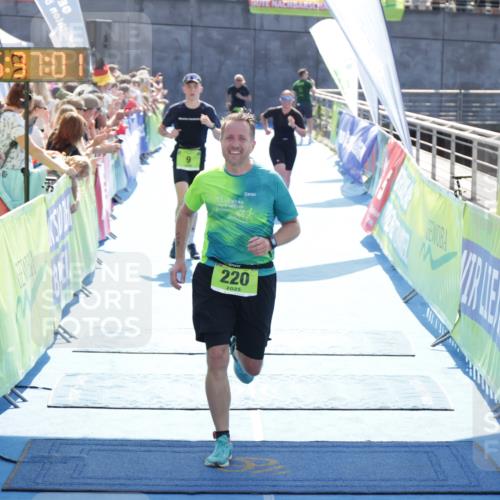 10.08.2025 - GEWOBA Citytriathlon Bremen H.Heesch http://msf.ph/oto/8557507 10.08.2025 15:37:05 Ziel 9, 220, 359 meine-sportfotos.de