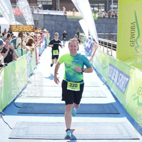 10.08.2025 - GEWOBA Citytriathlon Bremen H.Heesch http://msf.ph/oto/8557512 10.08.2025 15:37:06 Ziel 9, 220, 359 meine-sportfotos.de