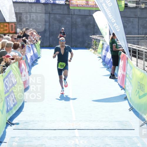 10.08.2025 - GEWOBA Citytriathlon Bremen H.Heesch http://msf.ph/oto/8557543 10.08.2025 15:05:34 Ziel 268 meine-sportfotos.de