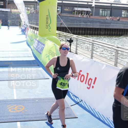 10.08.2025 - GEWOBA Citytriathlon Bremen H.Heesch http://msf.ph/oto/8557561 10.08.2025 15:37:20 Ziel 459, 504 meine-sportfotos.de