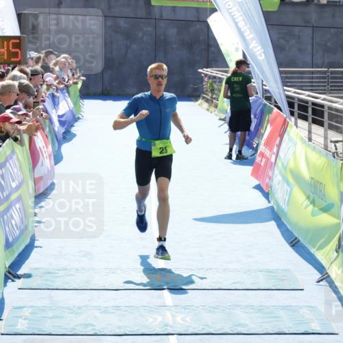 10.08.2025 - GEWOBA Citytriathlon Bremen H.Heesch http://msf.ph/oto/8557591 10.08.2025 15:05:49 Ziel 25, 168 meine-sportfotos.de