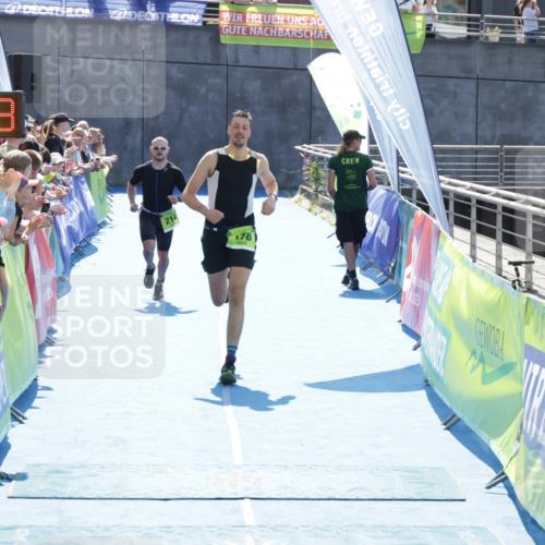 10.08.2025 - GEWOBA Citytriathlon Bremen H.Heesch http://msf.ph/oto/8557664 10.08.2025 15:07:07 Ziel 178, 214 meine-sportfotos.de
