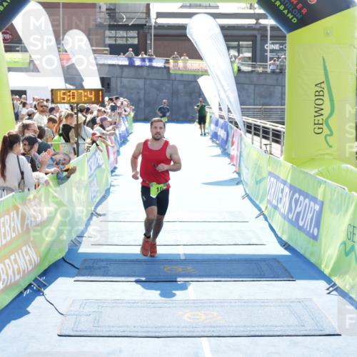 10.08.2025 - GEWOBA Citytriathlon Bremen H.Heesch http://msf.ph/oto/8557677 10.08.2025 15:07:45 Ziel 10 meine-sportfotos.de