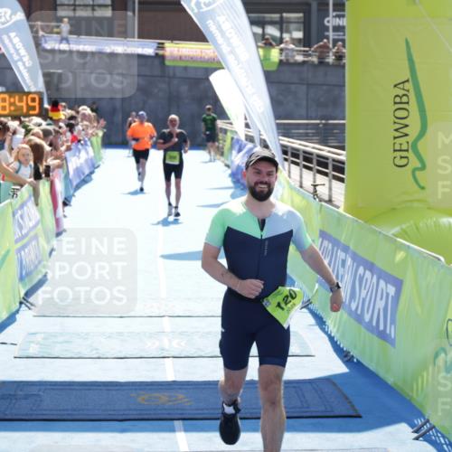 10.08.2025 - GEWOBA Citytriathlon Bremen H.Heesch http://msf.ph/oto/8557724 10.08.2025 15:38:53 Ziel 120, 275 meine-sportfotos.de