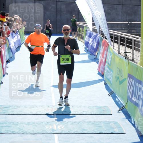 10.08.2025 - GEWOBA Citytriathlon Bremen H.Heesch http://msf.ph/oto/8557726 10.08.2025 15:38:57 Ziel 120, 275, 300 meine-sportfotos.de
