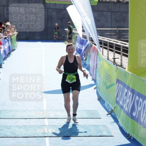 10.08.2025 - GEWOBA Citytriathlon Bremen H.Heesch http://msf.ph/oto/8557743 10.08.2025 15:39:05 Ziel 275, 300, 530 meine-sportfotos.de