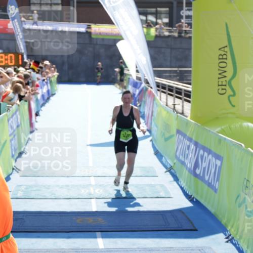 10.08.2025 - GEWOBA Citytriathlon Bremen H.Heesch http://msf.ph/oto/8557744 10.08.2025 15:39:05 Ziel 275, 300, 530 meine-sportfotos.de