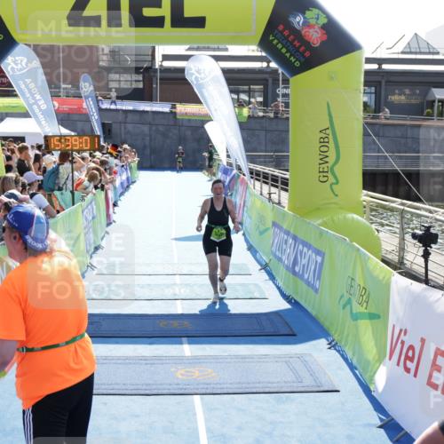 10.08.2025 - GEWOBA Citytriathlon Bremen H.Heesch http://msf.ph/oto/8557745 10.08.2025 15:39:05 Ziel 275, 300, 530 meine-sportfotos.de