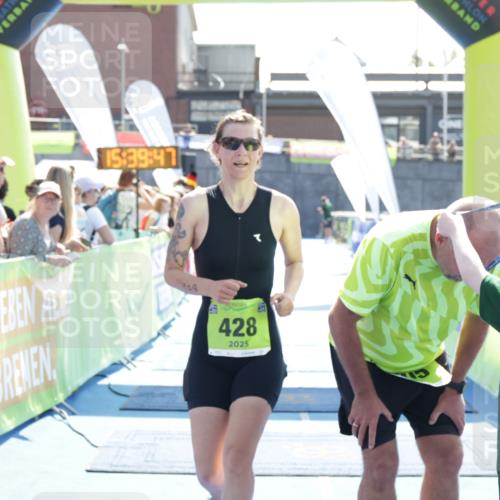 10.08.2025 - GEWOBA Citytriathlon Bremen H.Heesch http://msf.ph/oto/8557791 10.08.2025 15:39:51 Ziel 305, 428 meine-sportfotos.de