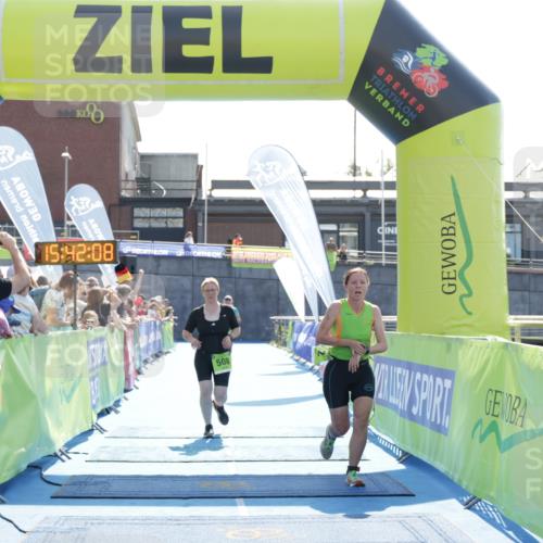 10.08.2025 - GEWOBA Citytriathlon Bremen H.Heesch http://msf.ph/oto/8557890 10.08.2025 15:42:12 Ziel 508, 512 meine-sportfotos.de