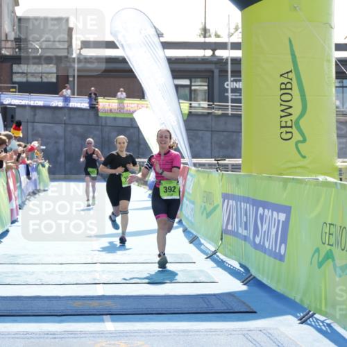 10.08.2025 - GEWOBA Citytriathlon Bremen H.Heesch http://msf.ph/oto/8557920 10.08.2025 15:43:01 Ziel 392, 393, 521 meine-sportfotos.de