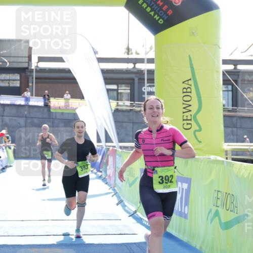 10.08.2025 - GEWOBA Citytriathlon Bremen H.Heesch http://msf.ph/oto/8557924 10.08.2025 15:43:03 Ziel 392, 393, 521 meine-sportfotos.de