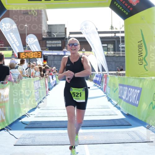 10.08.2025 - GEWOBA Citytriathlon Bremen H.Heesch http://msf.ph/oto/8557927 10.08.2025 15:43:07 Ziel 392, 393, 521 meine-sportfotos.de