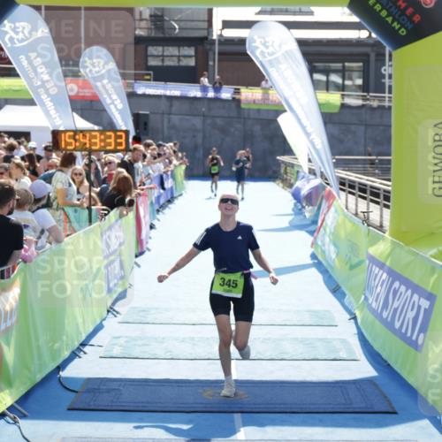 10.08.2025 - GEWOBA Citytriathlon Bremen H.Heesch http://msf.ph/oto/8557946 10.08.2025 15:43:37 Ziel 345 meine-sportfotos.de