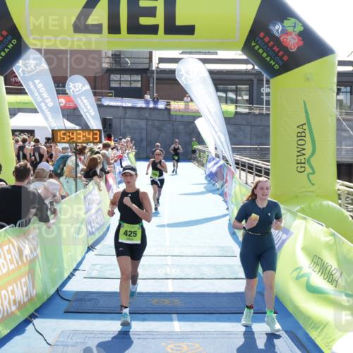 10.08.2025 - GEWOBA Citytriathlon Bremen H.Heesch http://msf.ph/oto/8557958 10.08.2025 15:43:47 Ziel 414, 425, 489 meine-sportfotos.de