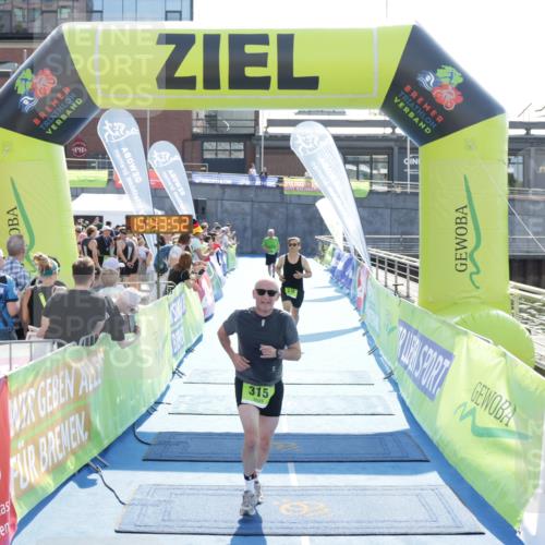 10.08.2025 - GEWOBA Citytriathlon Bremen H.Heesch http://msf.ph/oto/8557967 10.08.2025 15:43:56 Ziel 276, 315, 489 meine-sportfotos.de