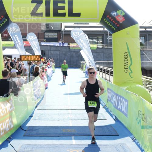 10.08.2025 - GEWOBA Citytriathlon Bremen H.Heesch http://msf.ph/oto/8557972 10.08.2025 15:43:59 Ziel 276, 315, 321 meine-sportfotos.de
