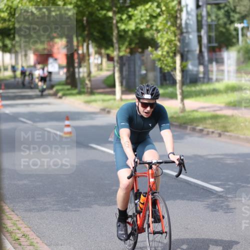 10.08.2025 - GEWOBA Citytriathlon Bremen Yannick Fuchs http://msf.ph/oto/8558010 10.08.2025 12:29:18 Radfahren 576, 583, 605, 656, 679, 771, 799, 1007, 1030 meine-sportfotos.de