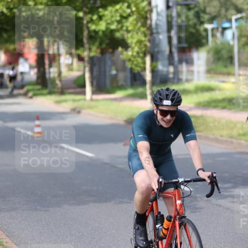 10.08.2025 - GEWOBA Citytriathlon Bremen Yannick Fuchs http://msf.ph/oto/8558011 10.08.2025 12:29:18 Radfahren 576, 583, 605, 656, 679, 771, 799, 1007, 1030 meine-sportfotos.de